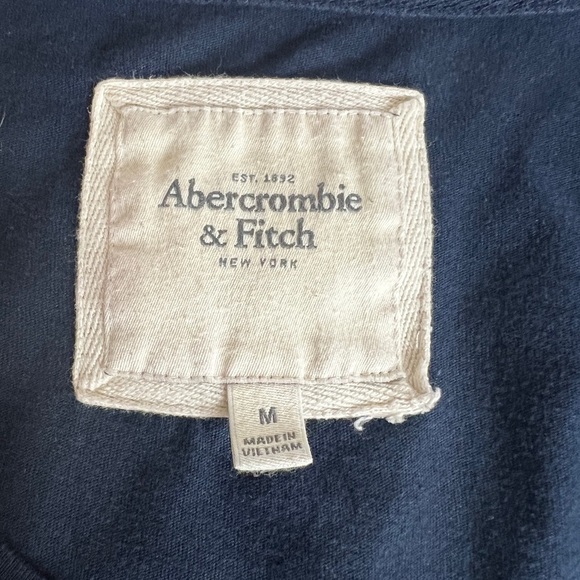 Abercrombie & Fitch Navy Blue Tropical
Floral Knit V Neck Size Medium - Picture 5 of 14